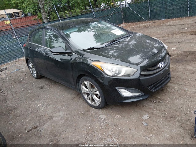 Salvage Hyundai ELANTRA Image