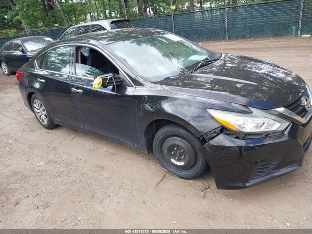 Salvage Nissan Altima Image