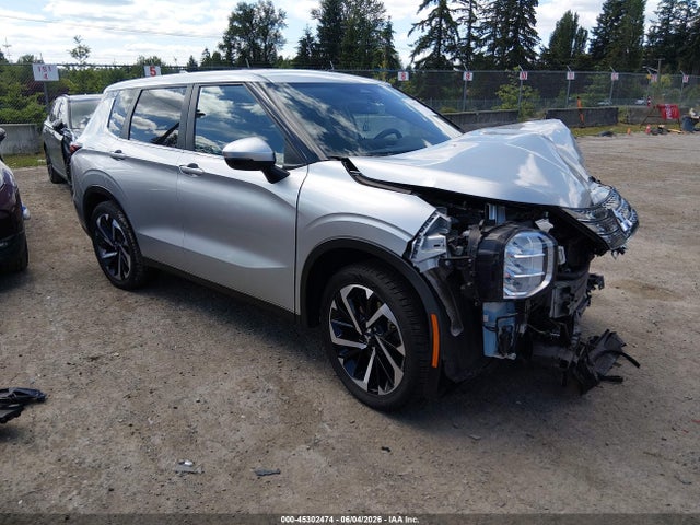Salvage Mitsubishi Outlander Image