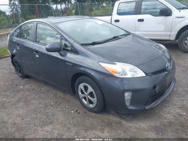 Salvage Toyota Prius Image