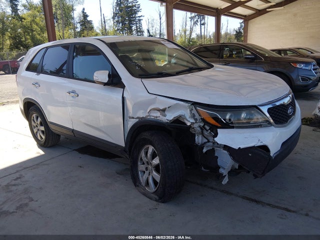 Salvage Kia Sorento Image
