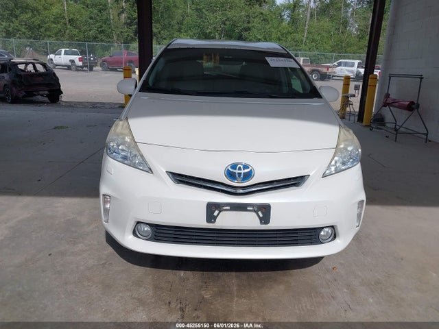 Toyota Prius v Five