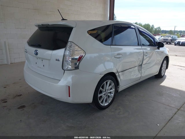 Toyota Prius v Five