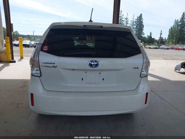 Toyota Prius v Five