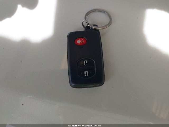 Toyota Prius v Five