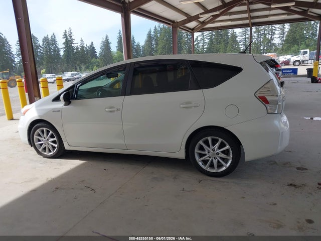 Toyota Prius v Five