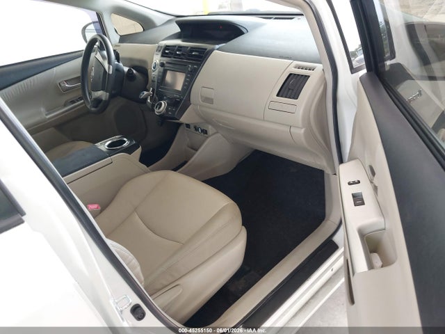 Toyota Prius v Five