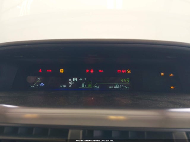 Toyota Prius v Five