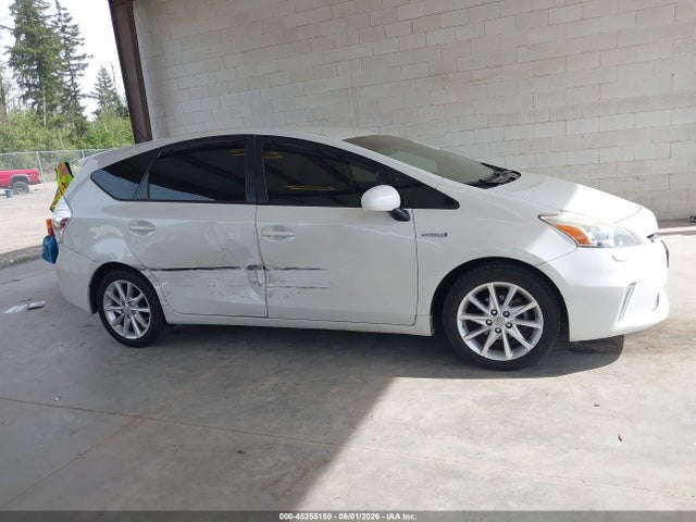 Toyota Prius v Five