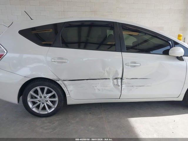 Toyota Prius v Five