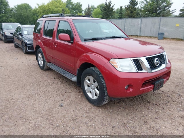 Salvage Nissan Pathfinder Image