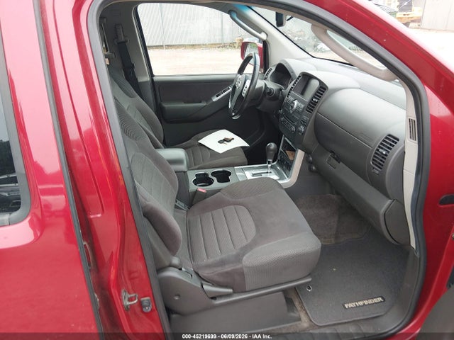 Nissan Pathfinder Sv