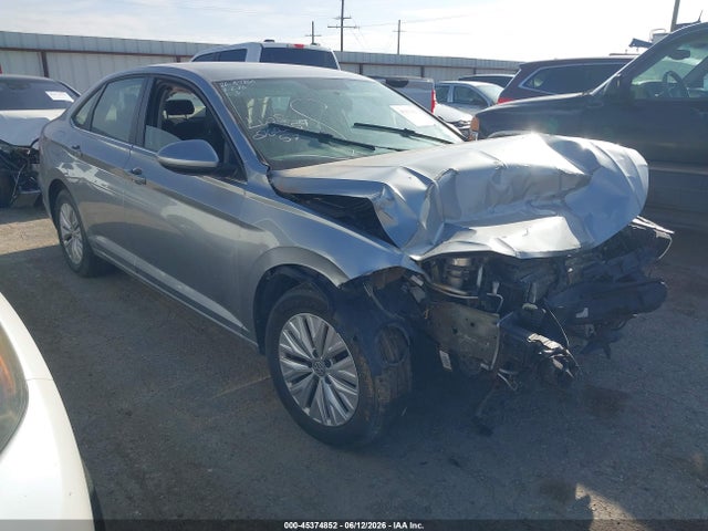 Salvage Volkswagen Jetta Image