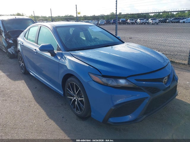 Salvage Toyota Camry Image