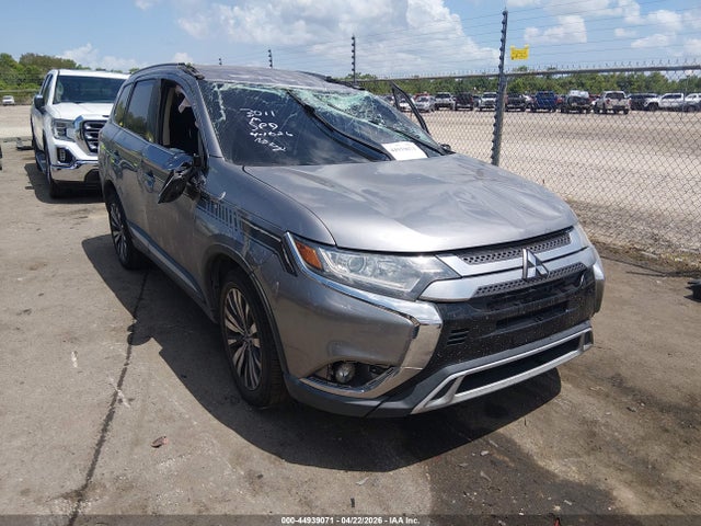 Salvage Mitsubishi Outlander Image