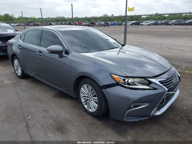 Salvage Lexus Es Image