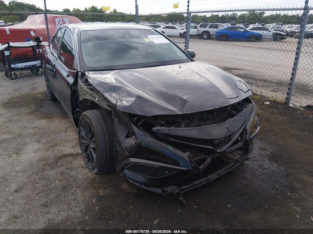 Salvage Toyota Camry Image