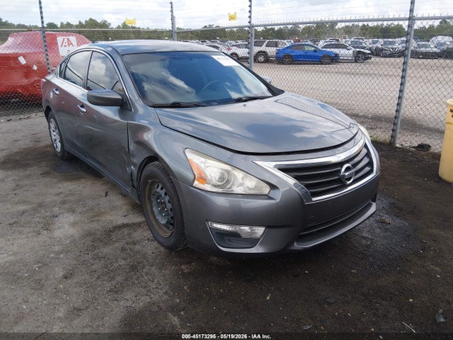 Salvage Nissan Altima Image