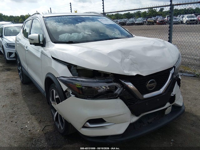 Salvage Nissan Rogue Image