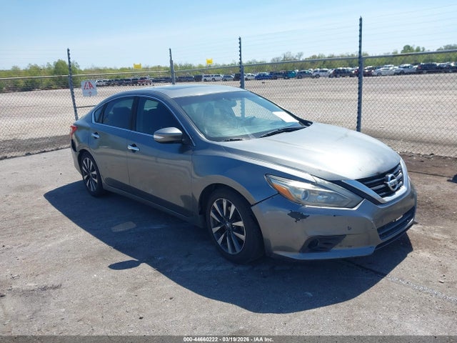 Salvage Nissan Altima Image