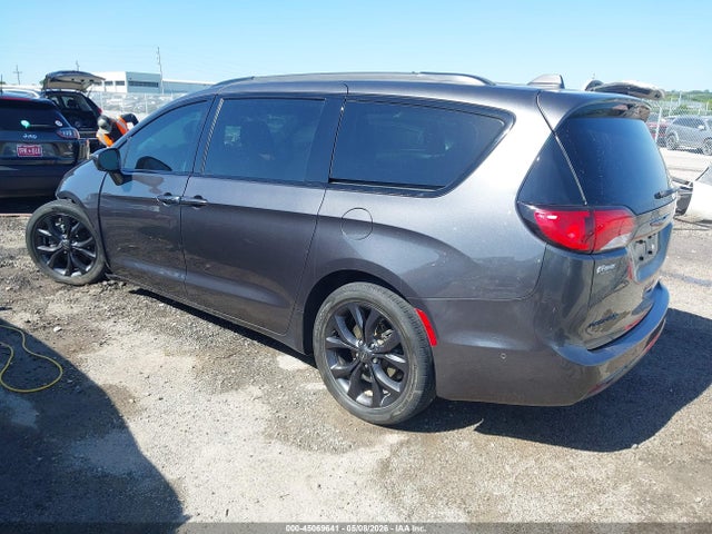 Chrysler Pacifica Touring L Plus