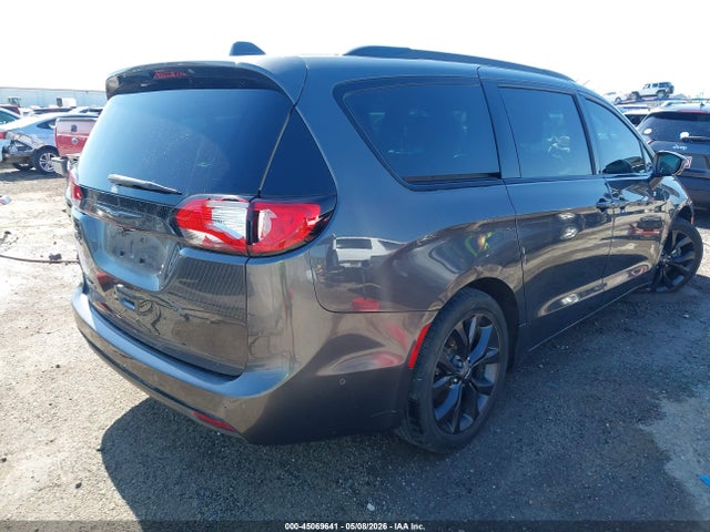 Chrysler Pacifica Touring L Plus