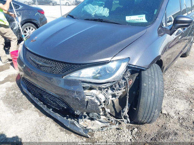 Chrysler Pacifica Touring L Plus