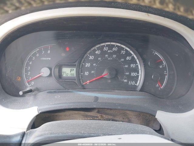 Toyota Sienna Base V6