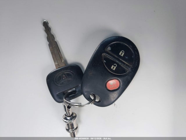 Toyota Sienna Base V6