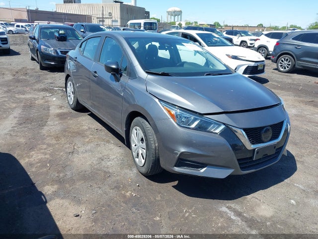 Salvage Nissan Versa Image