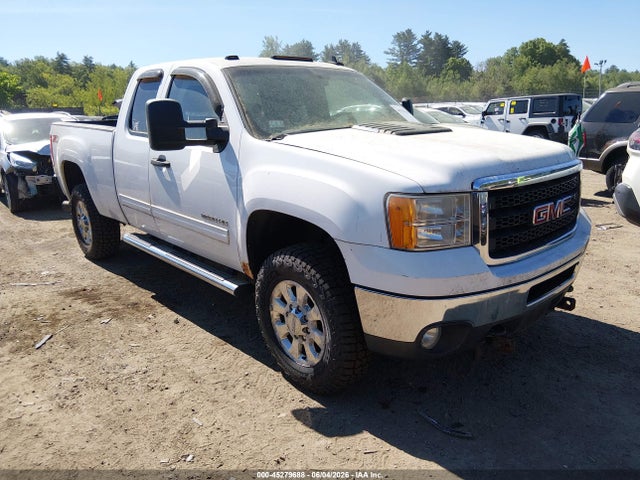 Salvage GMC Sierra 2500 Image