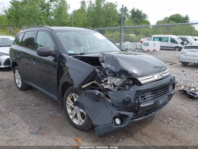 Salvage Mitsubishi Outlander Image