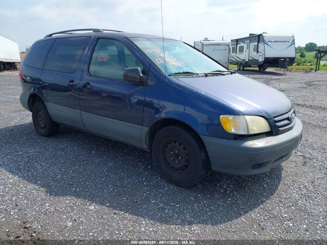 Salvage Toyota Sienna Image