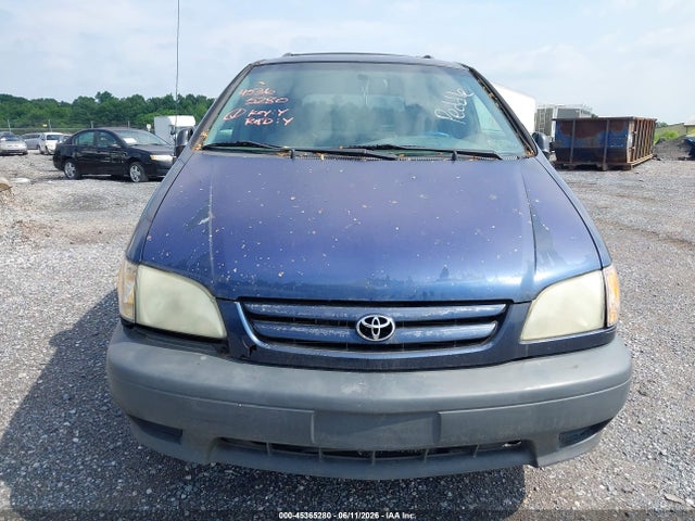 Toyota Sienna Le