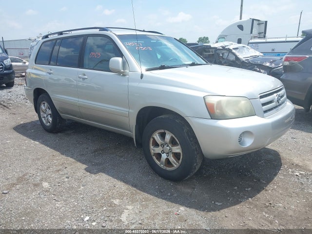 Salvage Toyota Highlander Image