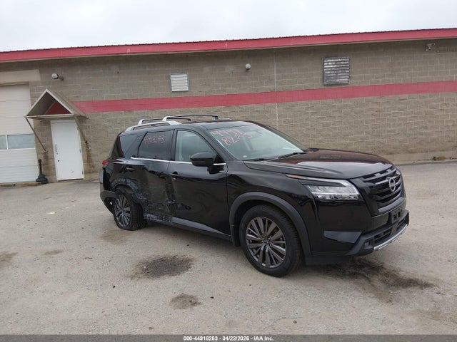 Salvage Nissan Pathfinder Image
