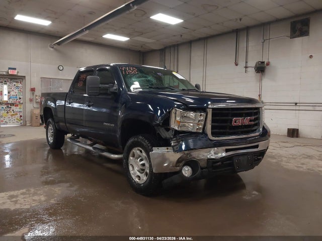 Salvage GMC Sierra 2500 Image