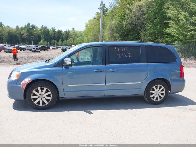 Chrysler Town & Country Touring-l