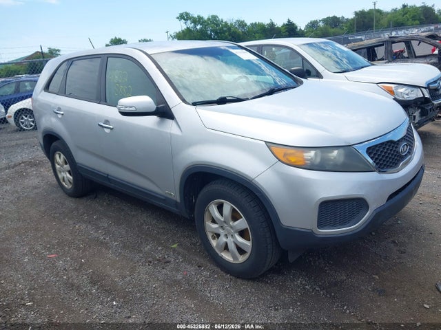 Salvage Kia Sorento Image