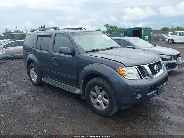 Salvage Nissan Pathfinder Image