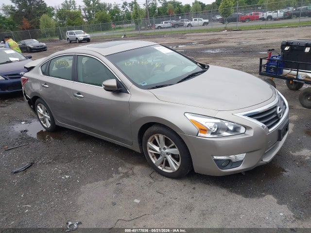 Salvage Nissan Altima Image