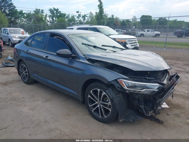 Salvage Volkswagen Jetta Image