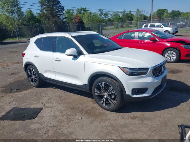 Salvage Volvo XC40 Image