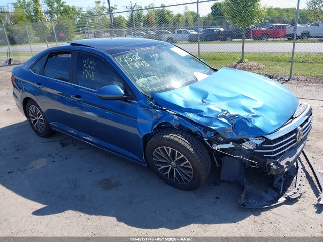 Salvage Volkswagen Jetta Image