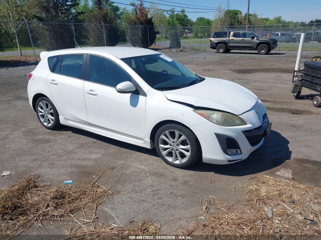 Salvage Mazda Mazda3 Image