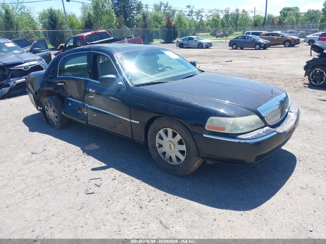 Salvage Lincoln Towncar Image