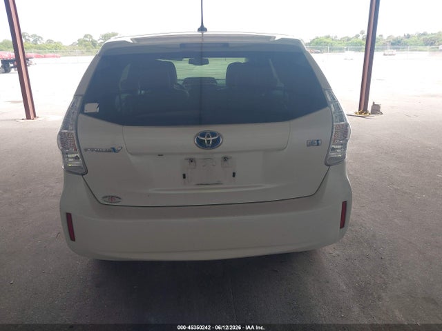 Toyota Prius v Five