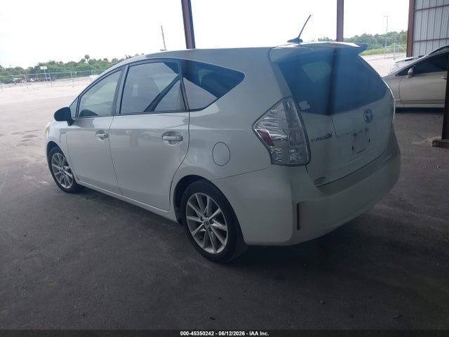 Toyota Prius v Five