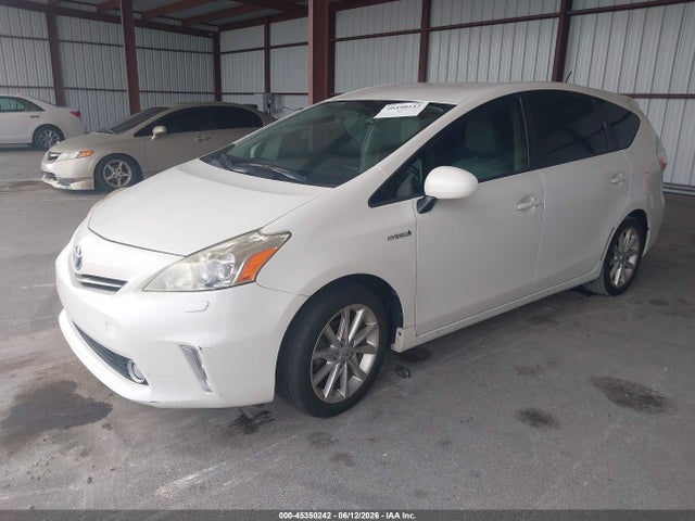 Toyota Prius v Five