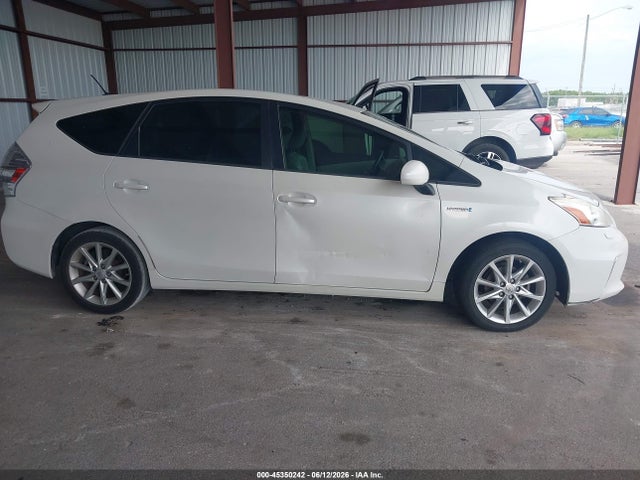 Toyota Prius v Five